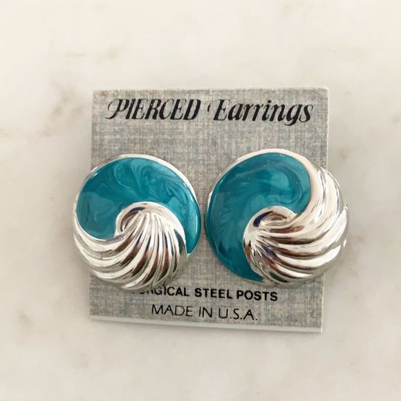 🌈 5/$25 Vintage 1980s silver tone and turquoise statement earrings - Picture 3 of 3